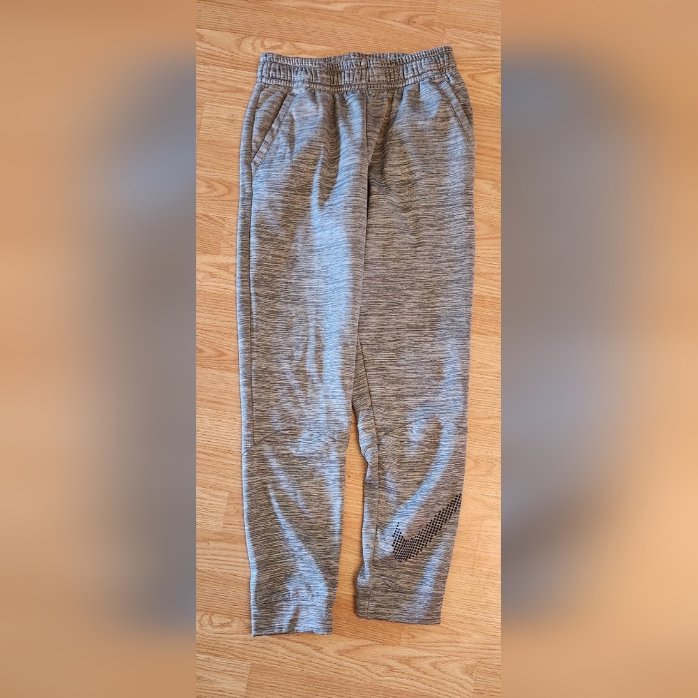 Boys Nike XL Sweatpants size XL
